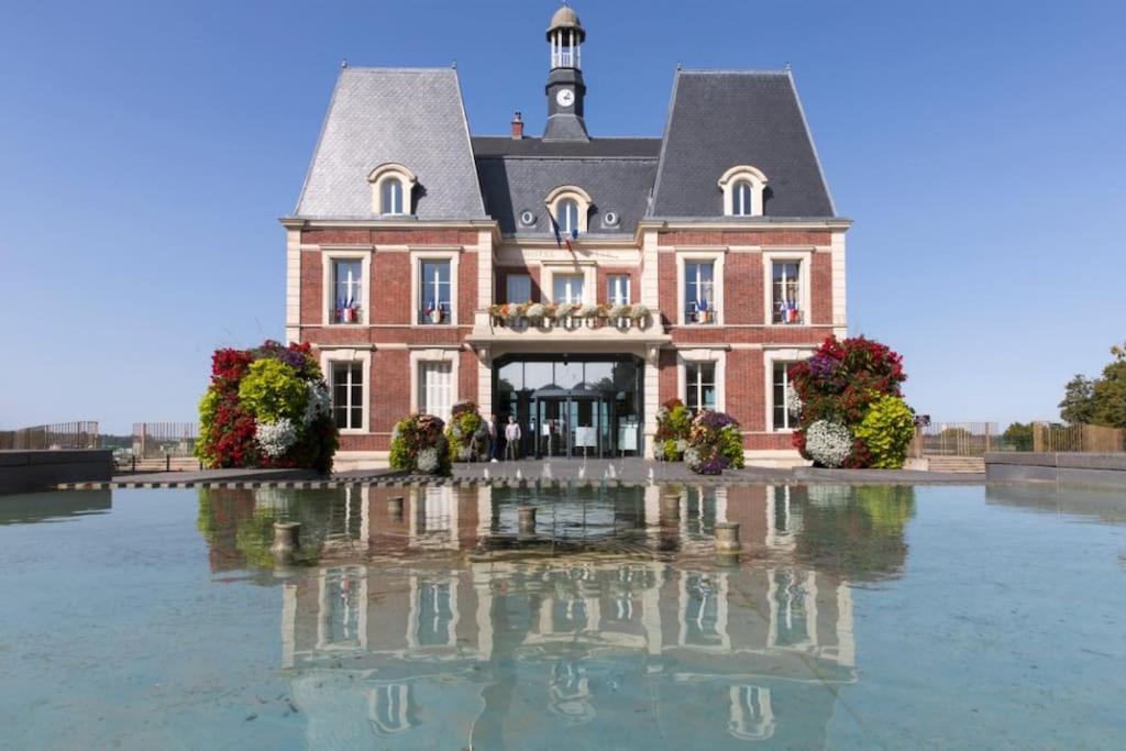 Studio Proche Disney Et Paris Noisy-le-Grand Luaran gambar